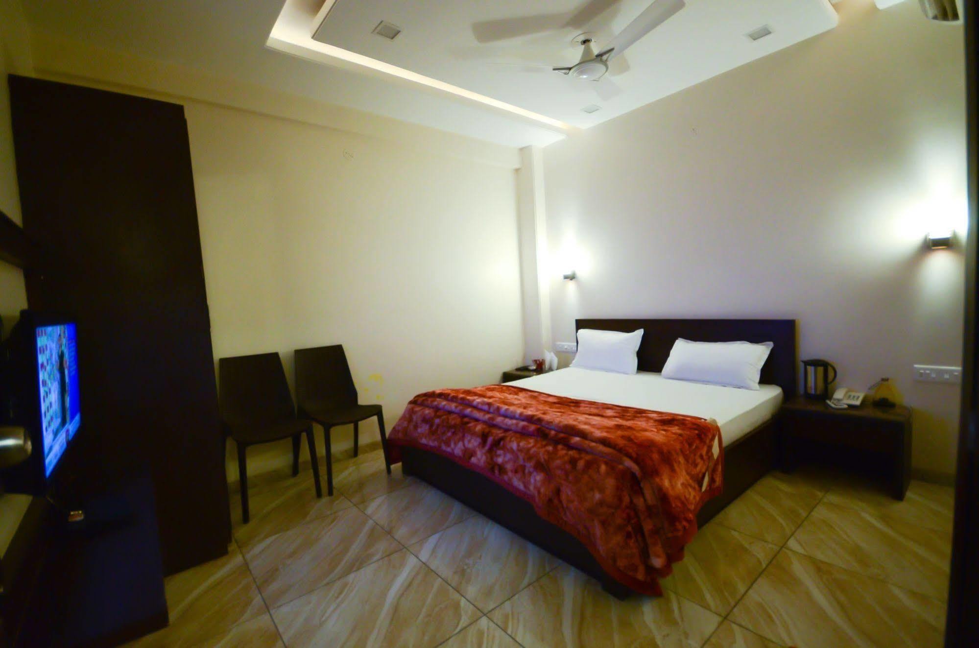 ג'איפור Hotel Sunday Inn מראה חיצוני תמונה