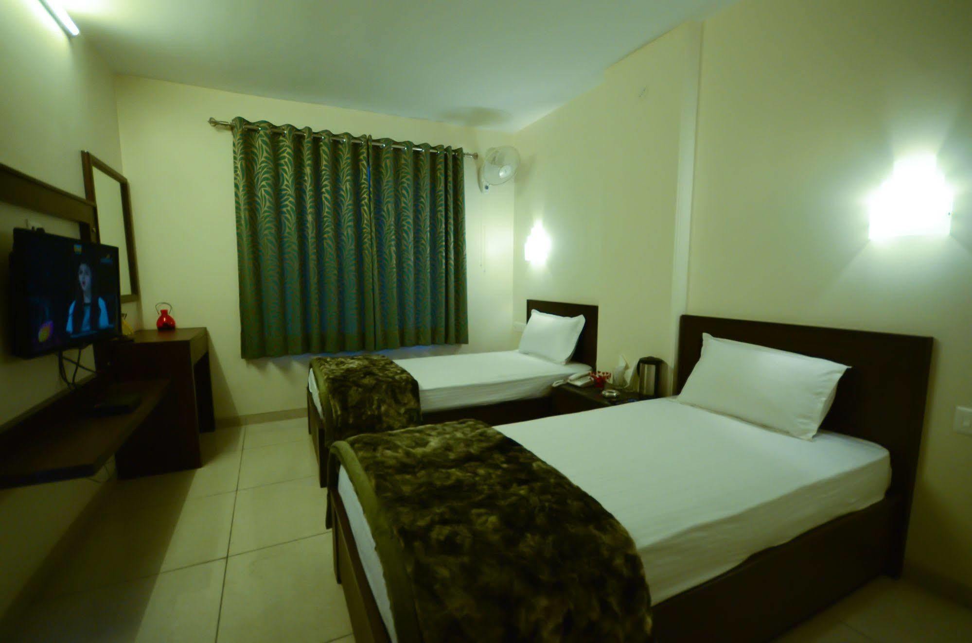 ג'איפור Hotel Sunday Inn מראה חיצוני תמונה